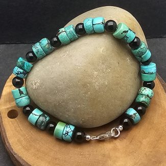 Turquoise and onyx bead bracelet with sterling silver clasp, 200mm